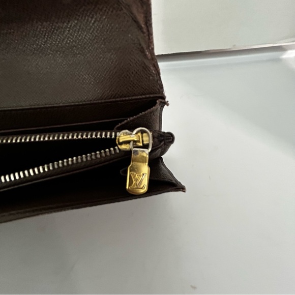 Louis Vuitton Damier Ebene Pattern Sarah Wallet - Picture 13 of 13